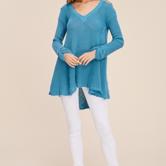 Waffle knit cold shoulder sweater - Picture 8 of 8